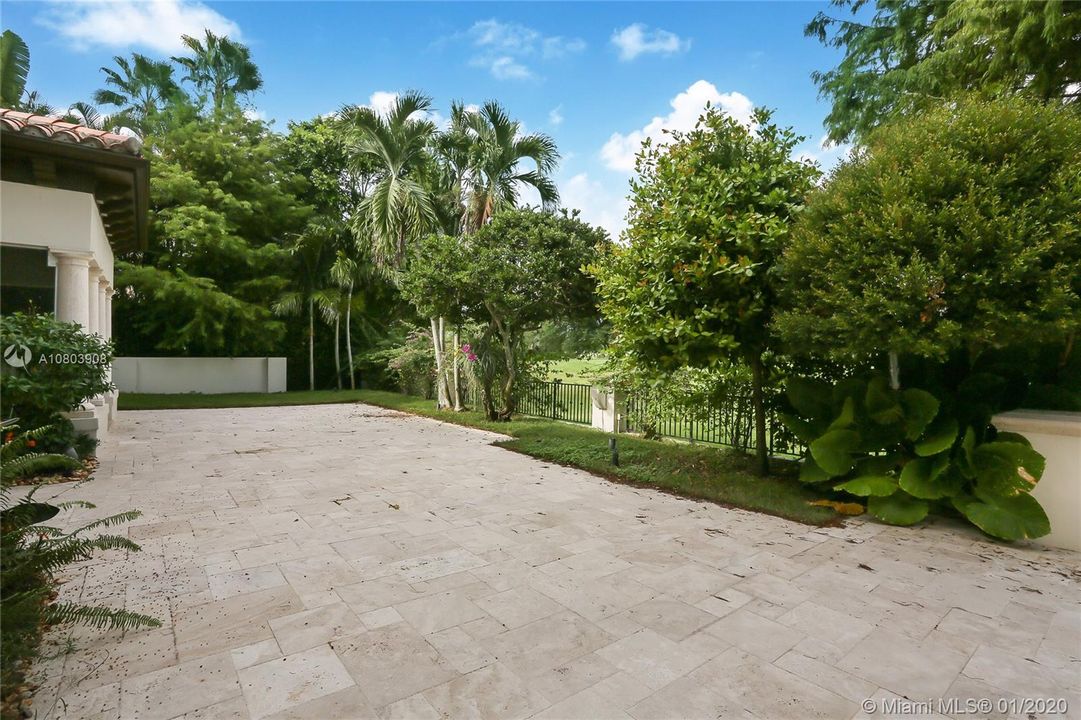 Vendido Recientemente: $1,999,000 (6 camas, 6 baños, 7295 Pies cuadrados)