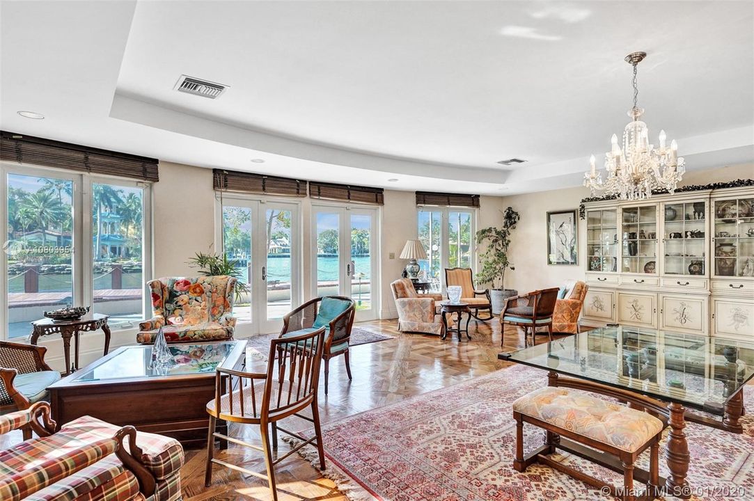 Recently Sold: $4,499,999 (5 beds, 5 baths, 4372 Square Feet)