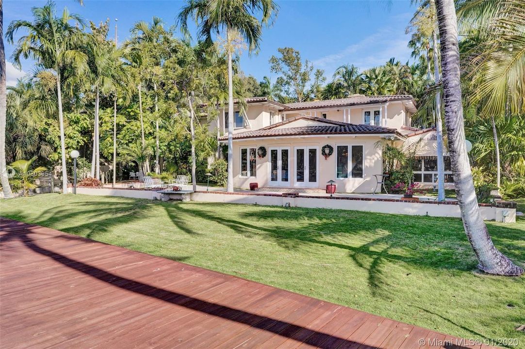 Recently Sold: $4,499,999 (5 beds, 5 baths, 4372 Square Feet)