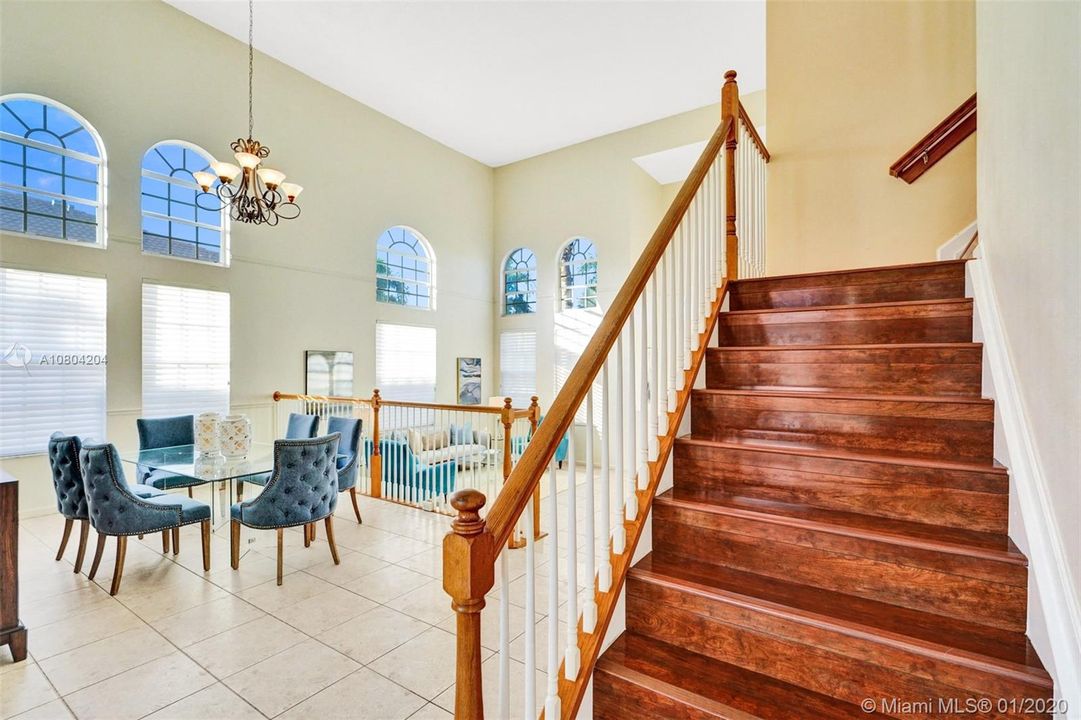 Недавно продано: $535,000 (5 спален, 3 ванн, 3282 Квадратных фут)