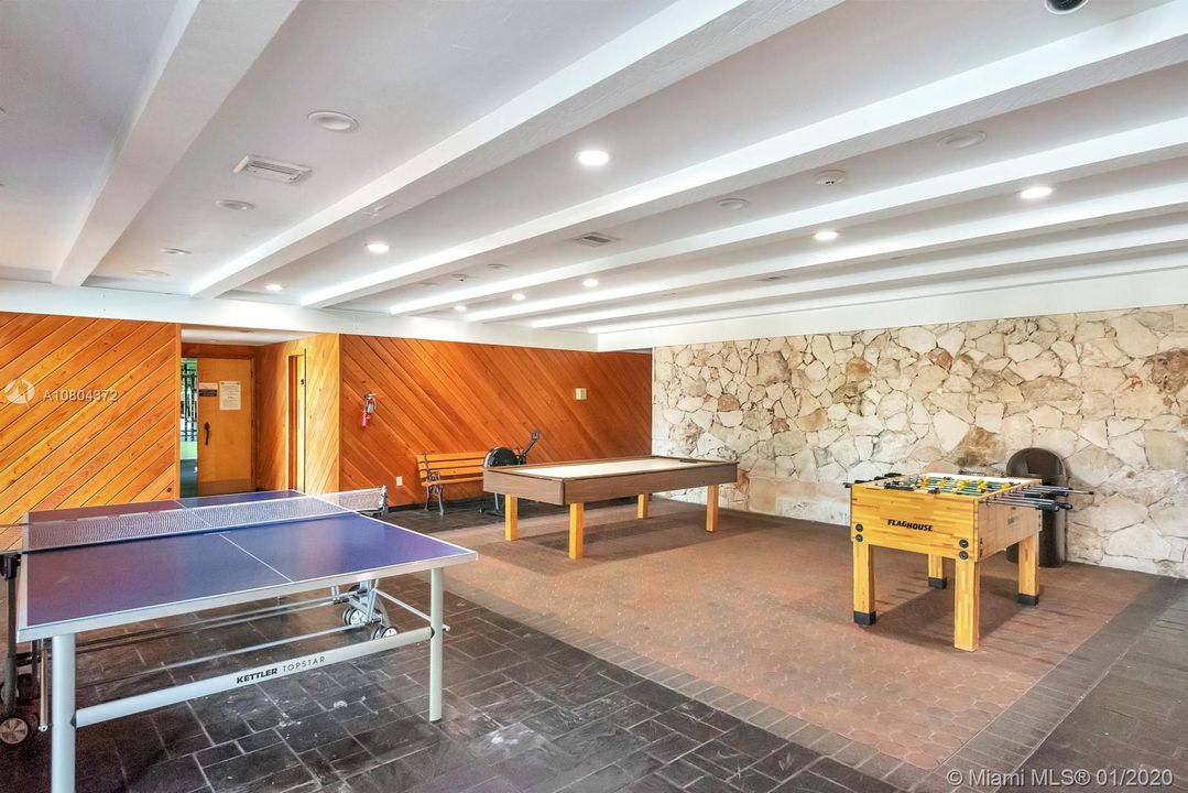 Недавно продано: $389,900 (3 спален, 2 ванн, 1700 Квадратных фут)