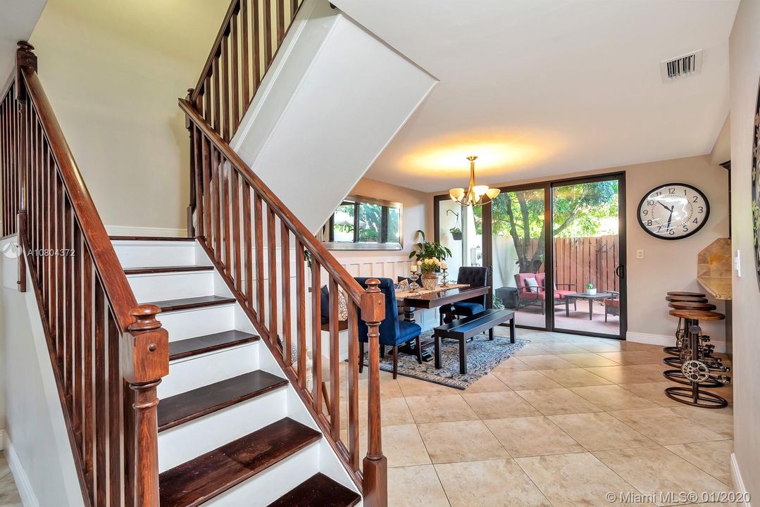 Недавно продано: $389,900 (3 спален, 2 ванн, 1700 Квадратных фут)