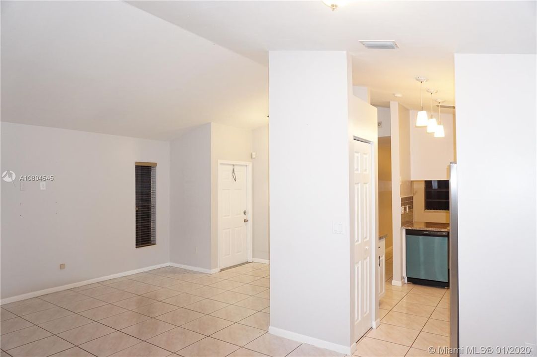 Vendido Recientemente: $220,000 (3 camas, 2 baños, 1215 Pies cuadrados)