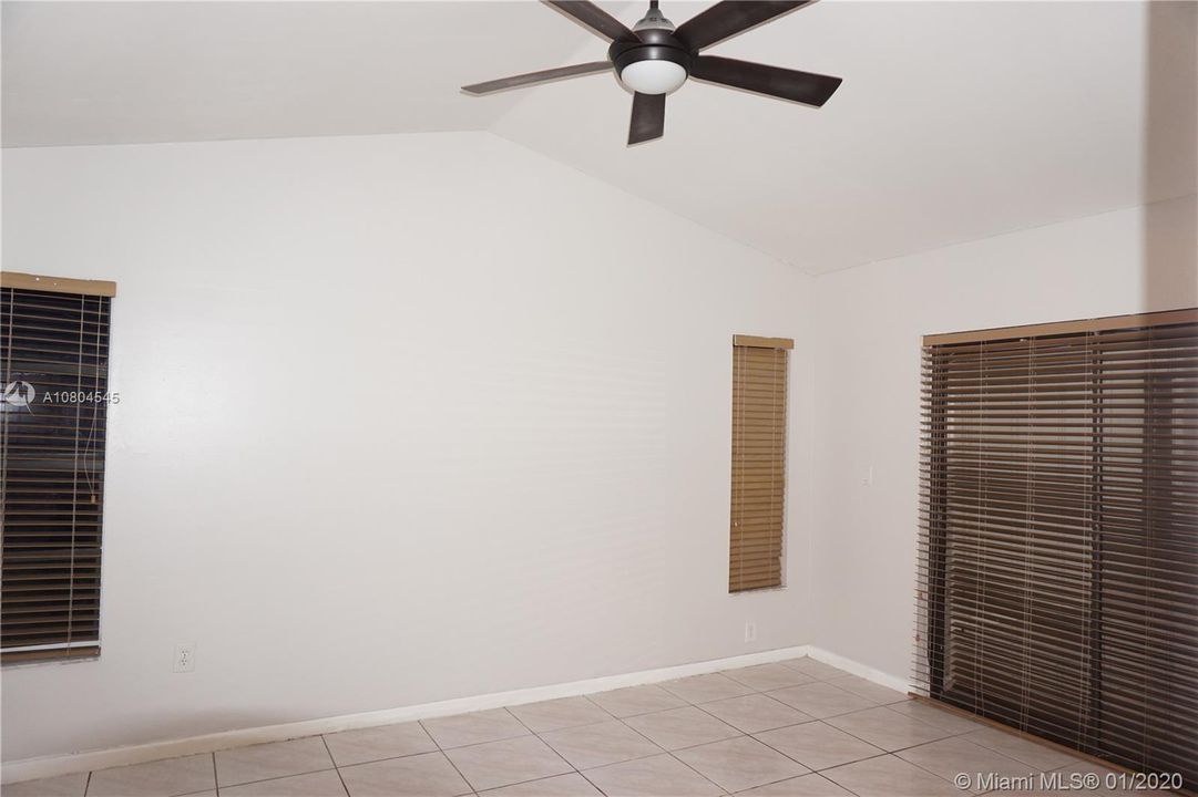 Vendido Recientemente: $220,000 (3 camas, 2 baños, 1215 Pies cuadrados)