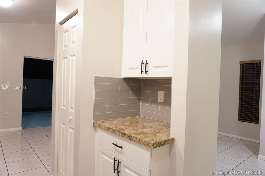 Vendido Recientemente: $220,000 (3 camas, 2 baños, 1215 Pies cuadrados)