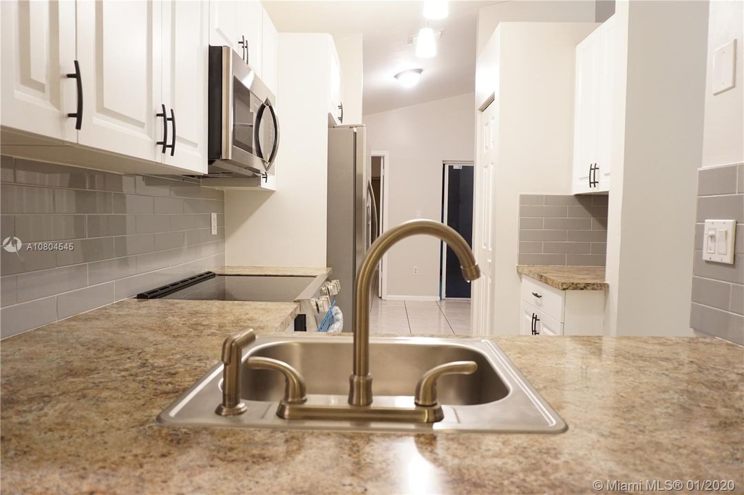 Vendido Recientemente: $220,000 (3 camas, 2 baños, 1215 Pies cuadrados)