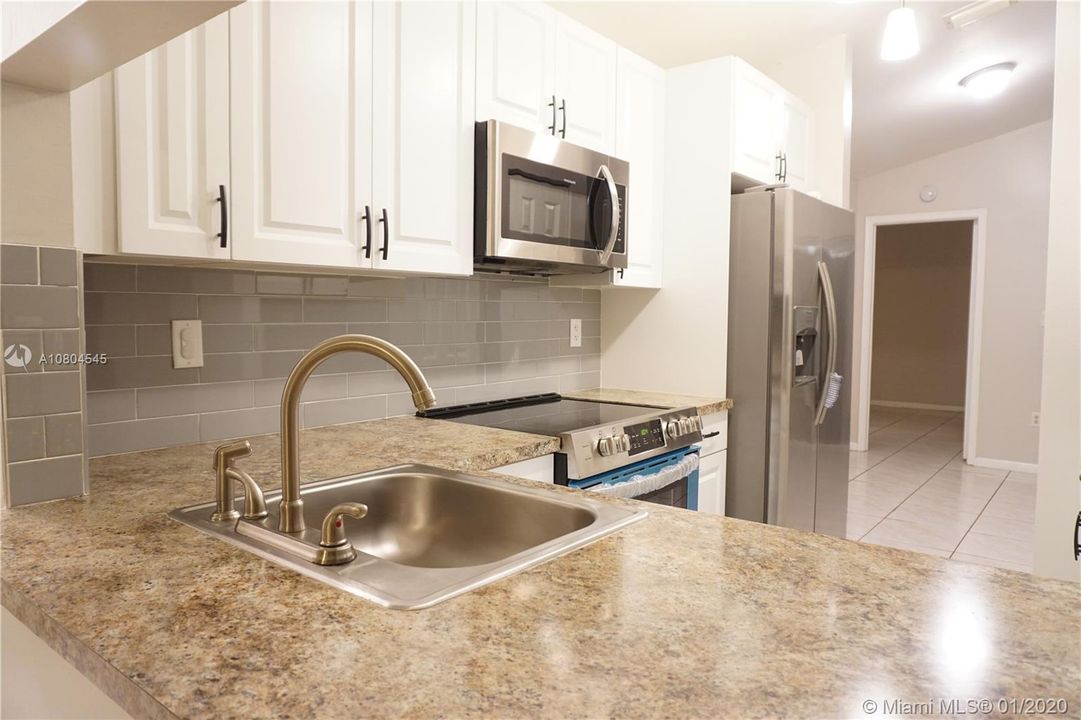 Vendido Recientemente: $220,000 (3 camas, 2 baños, 1215 Pies cuadrados)
