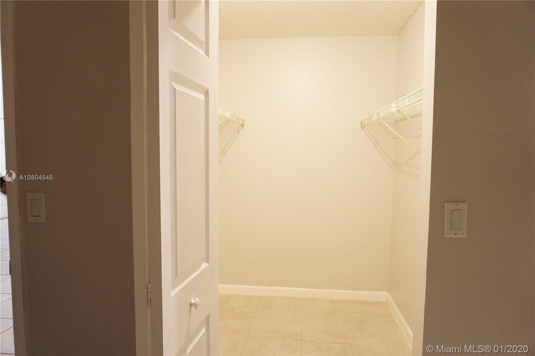 Vendido Recientemente: $220,000 (3 camas, 2 baños, 1215 Pies cuadrados)