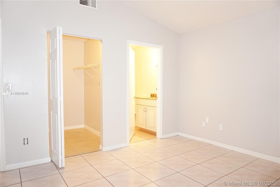 Vendido Recientemente: $220,000 (3 camas, 2 baños, 1215 Pies cuadrados)