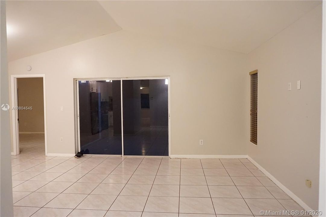 Vendido Recientemente: $220,000 (3 camas, 2 baños, 1215 Pies cuadrados)