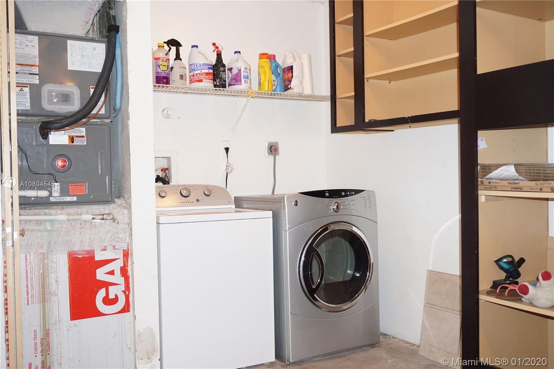 Vendido Recientemente: $220,000 (3 camas, 2 baños, 1215 Pies cuadrados)