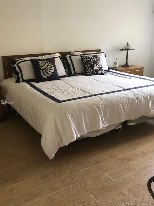 Недавно продано: $179,000 (2 спален, 2 ванн, 1106 Квадратных фут)