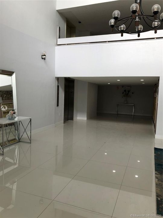 Недавно продано: $179,000 (2 спален, 2 ванн, 1106 Квадратных фут)