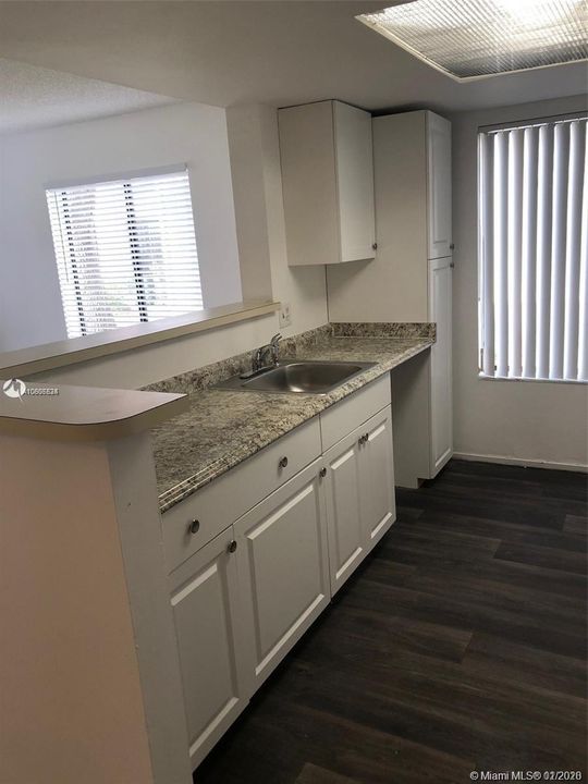 Recently Rented: $1,200 (1 beds, 1 baths, 720 Square Feet)