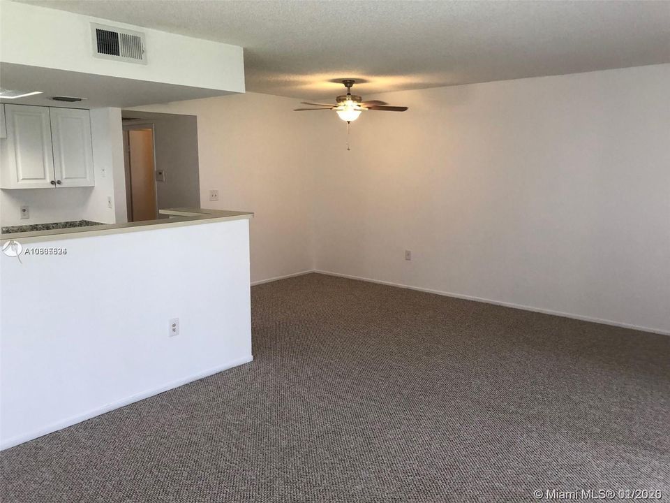 Recently Rented: $1,200 (1 beds, 1 baths, 720 Square Feet)