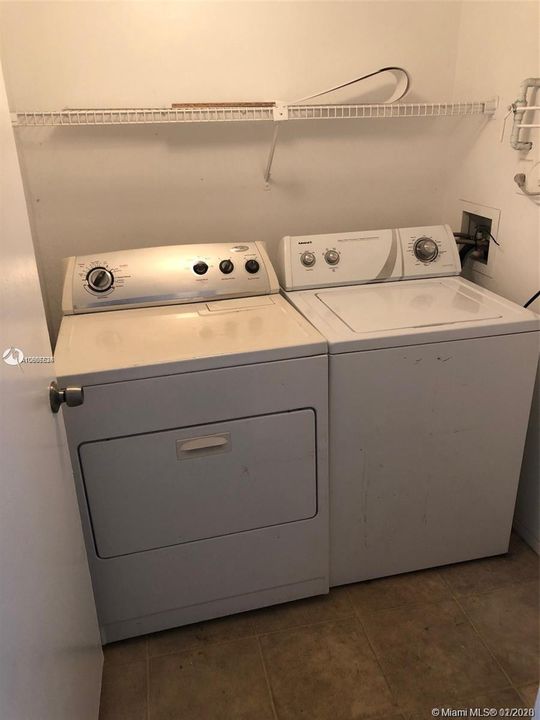 Recently Rented: $1,200 (1 beds, 1 baths, 720 Square Feet)