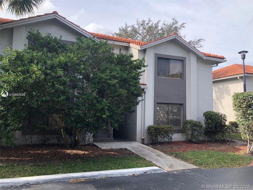 Recently Rented: $1,200 (1 beds, 1 baths, 720 Square Feet)
