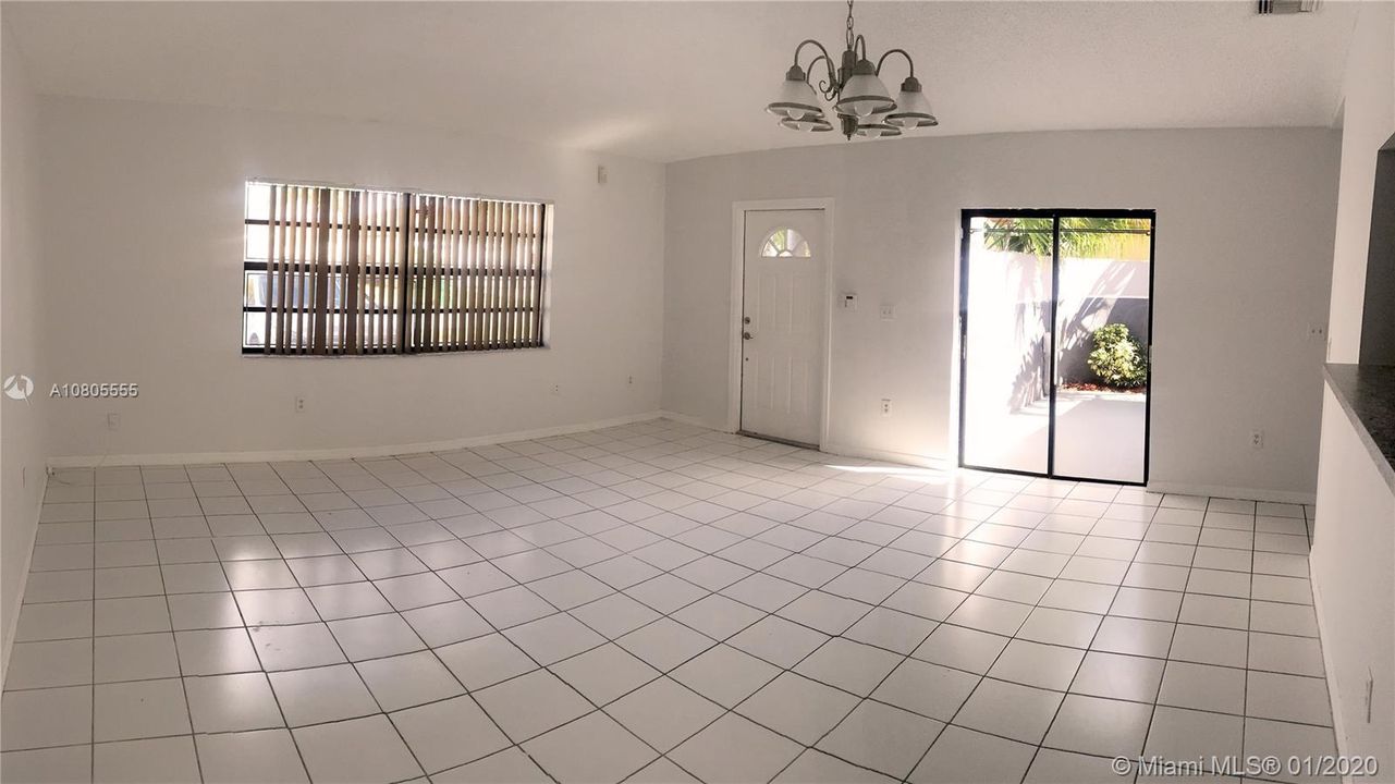 Vendido Recientemente: $325,000 (3 camas, 2 baños, 1330 Pies cuadrados)