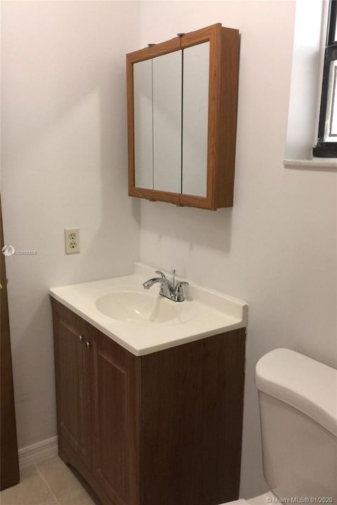 Vendido Recientemente: $325,000 (3 camas, 2 baños, 1330 Pies cuadrados)