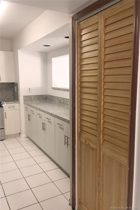 Vendido Recientemente: $325,000 (3 camas, 2 baños, 1330 Pies cuadrados)