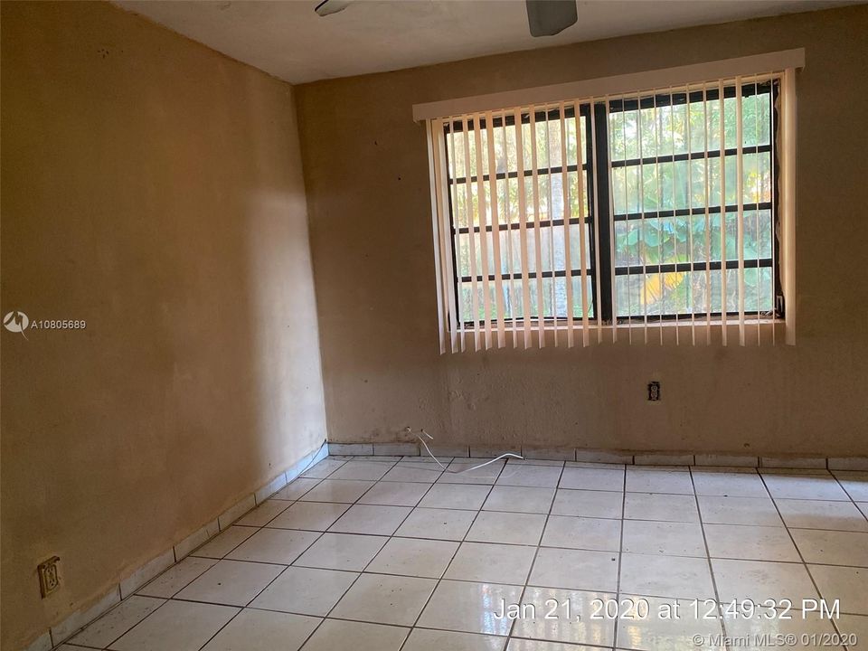 Recently Sold: $191,000 (5 beds, 3 baths, 1958 Square Feet)
