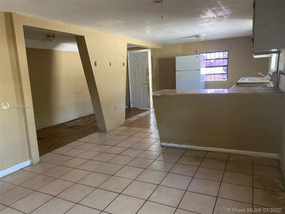 Recently Sold: $191,000 (5 beds, 3 baths, 1958 Square Feet)