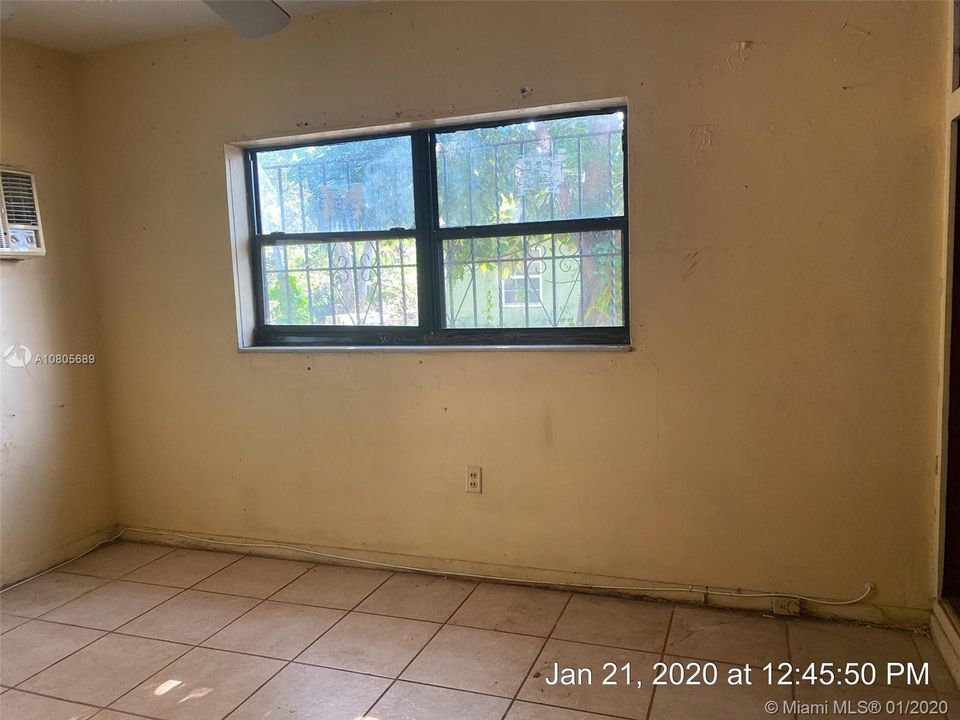 Recently Sold: $191,000 (5 beds, 3 baths, 1958 Square Feet)
