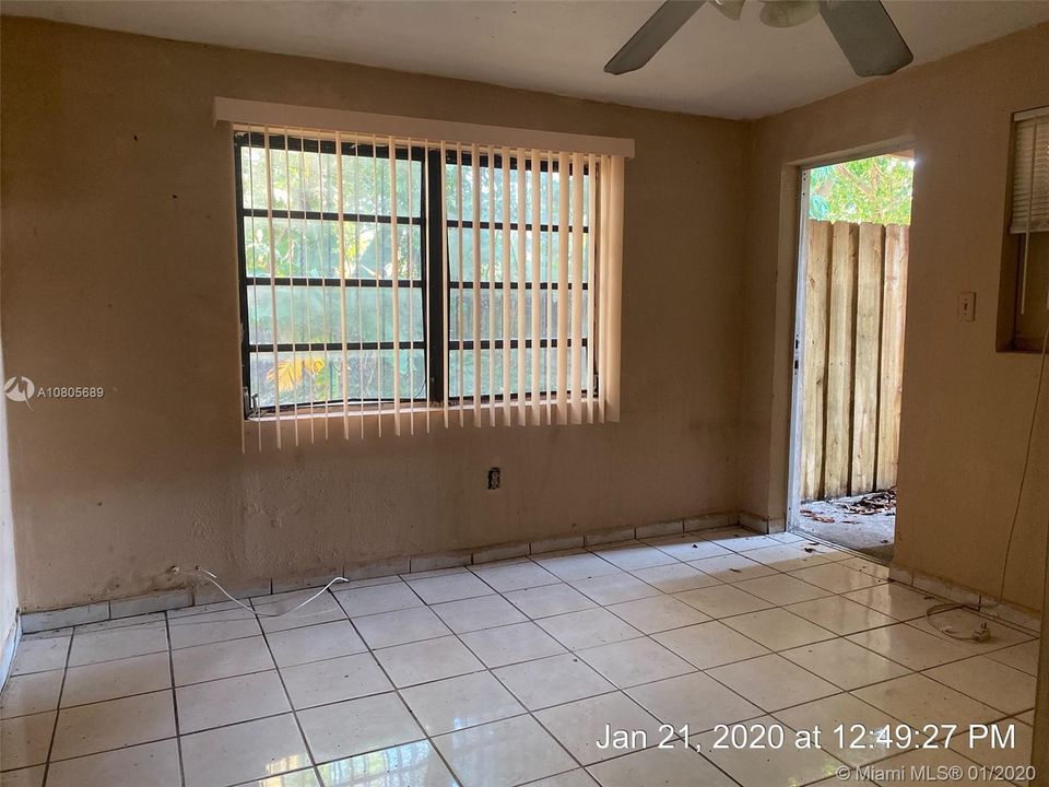 Recently Sold: $191,000 (5 beds, 3 baths, 1958 Square Feet)