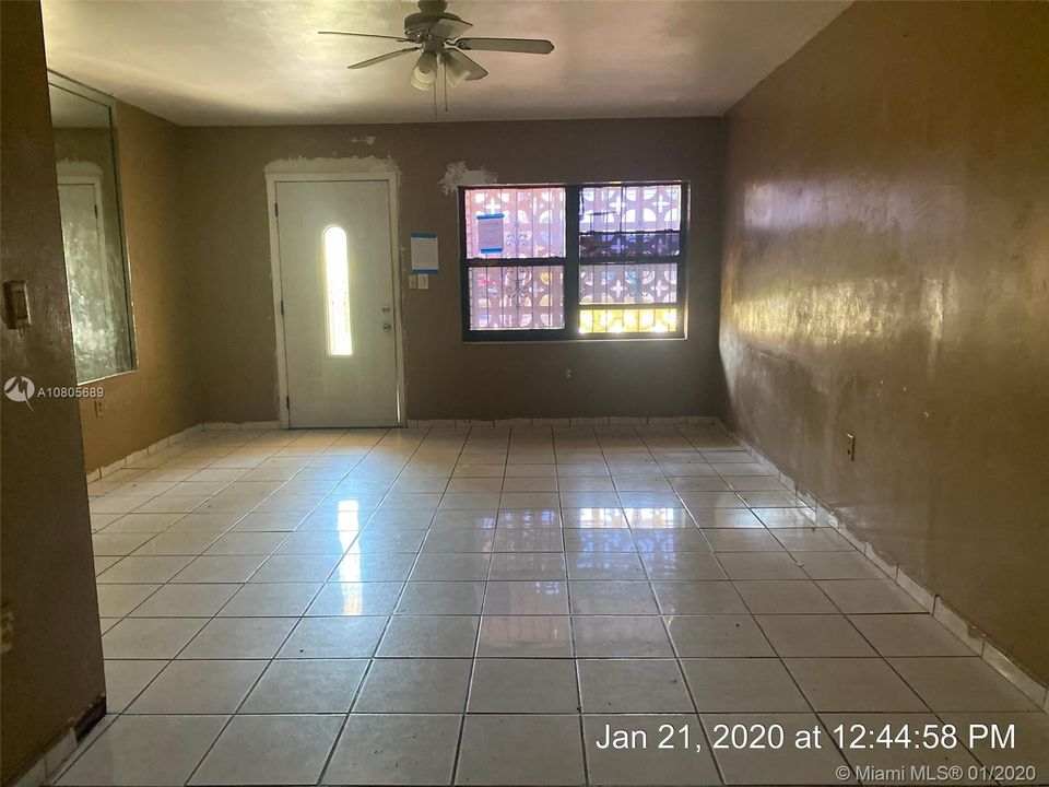 Recently Sold: $191,000 (5 beds, 3 baths, 1958 Square Feet)