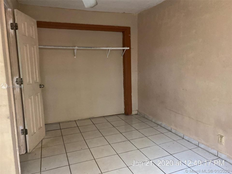 Recently Sold: $191,000 (5 beds, 3 baths, 1958 Square Feet)