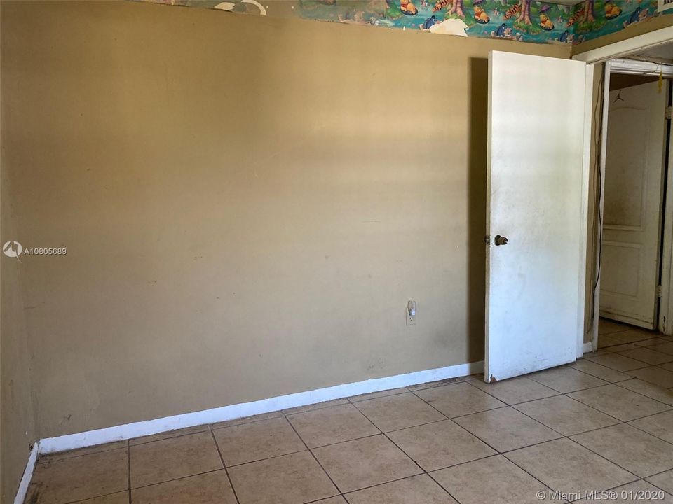 Recently Sold: $191,000 (5 beds, 3 baths, 1958 Square Feet)