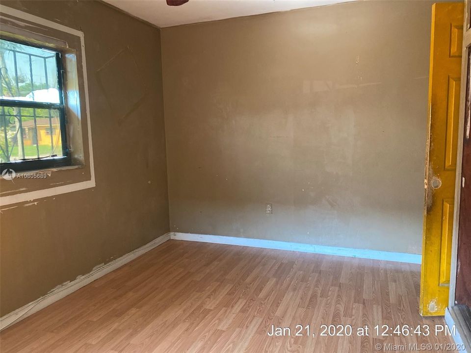 Recently Sold: $191,000 (5 beds, 3 baths, 1958 Square Feet)