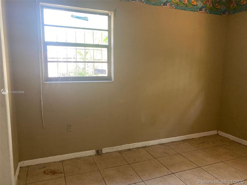 Recently Sold: $191,000 (5 beds, 3 baths, 1958 Square Feet)