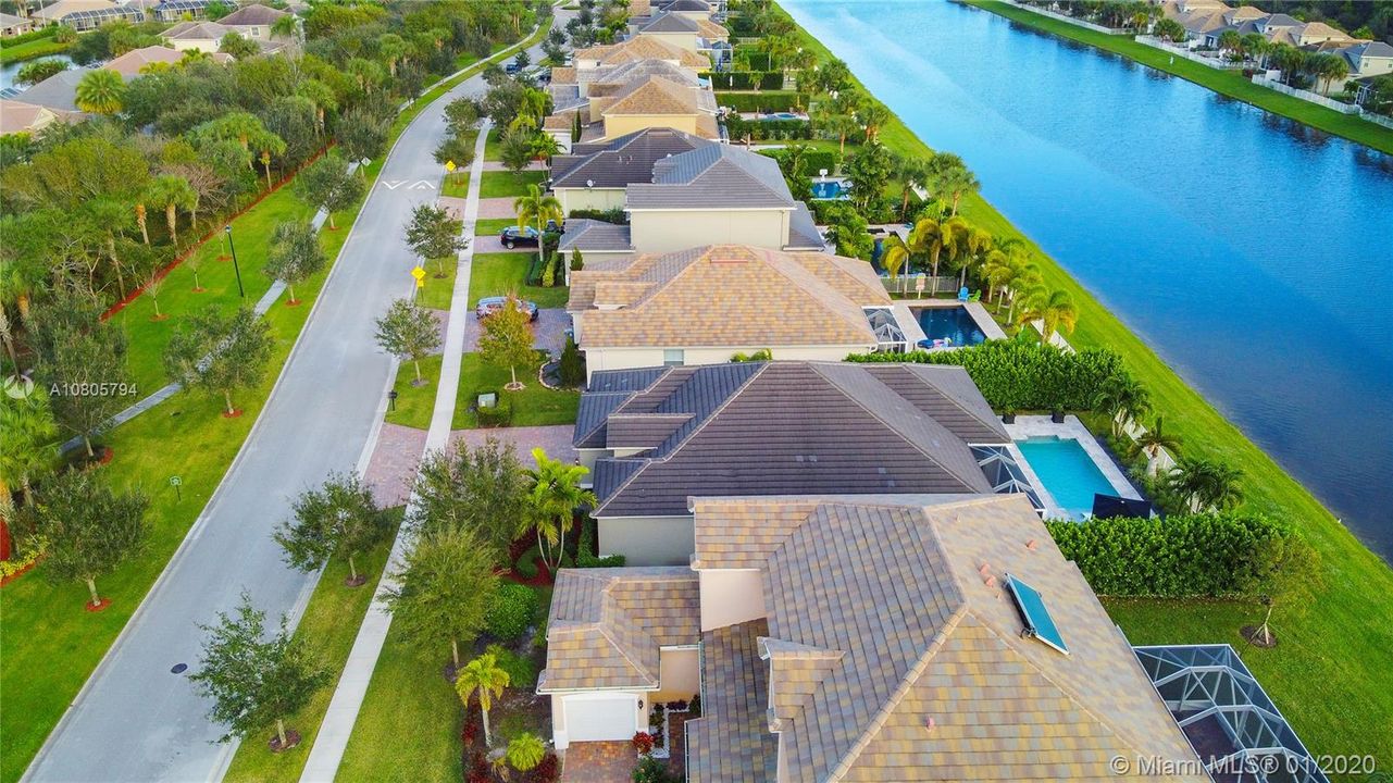 Недавно продано: $509,000 (4 спален, 2 ванн, 2423 Квадратных фут)