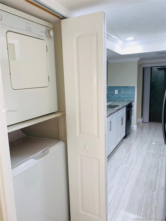 Недавно продано: $220,000 (2 спален, 2 ванн, 1042 Квадратных фут)