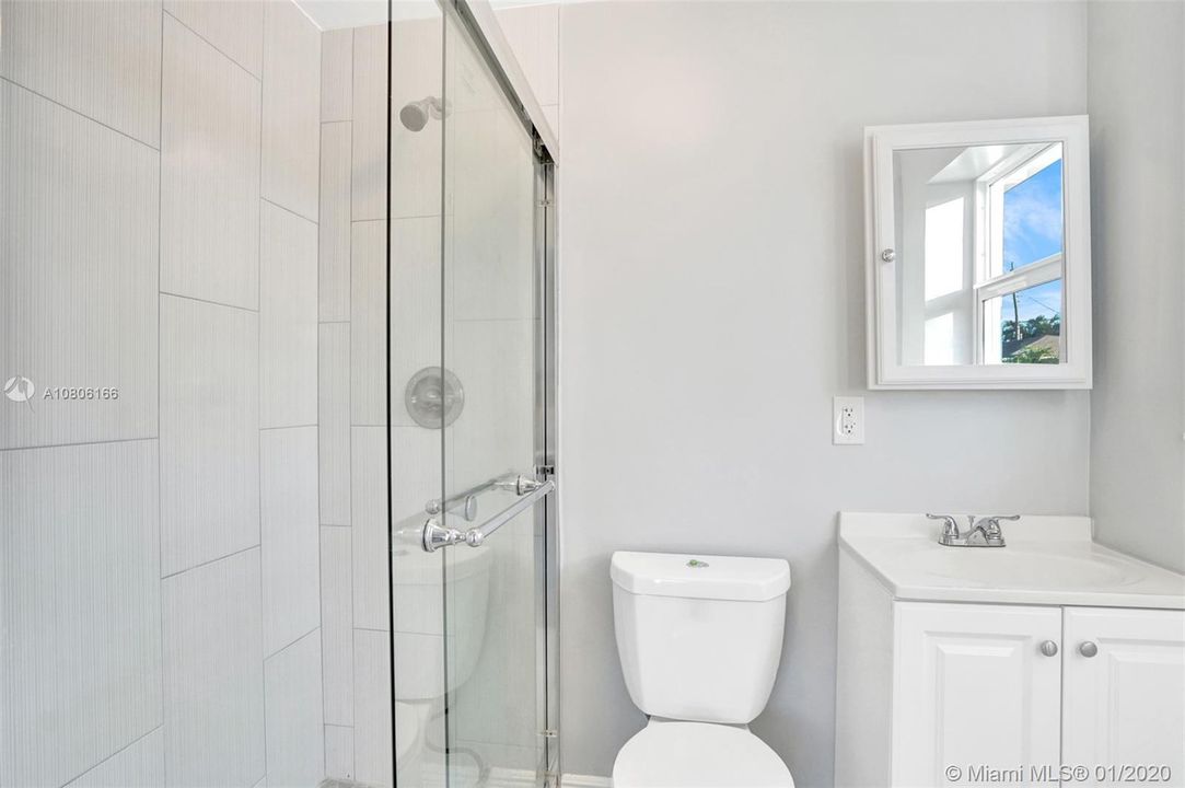 401 Hibiscus #2 bathroom