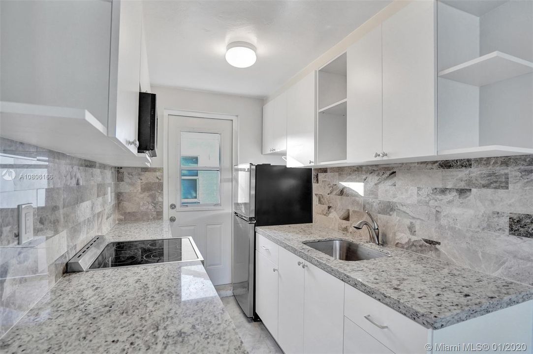 401 Hibiscus #2 Kitchen
