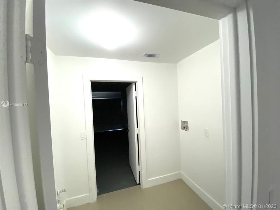 Vendido Recientemente: $410,000 (3 camas, 2 baños, 1721 Pies cuadrados)