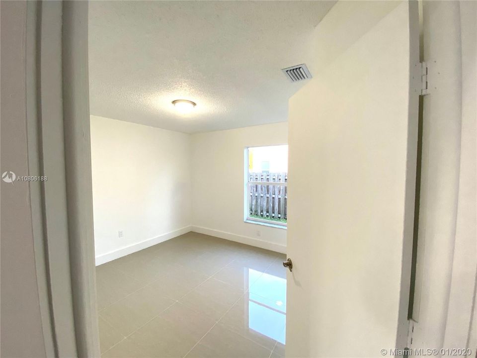Vendido Recientemente: $410,000 (3 camas, 2 baños, 1721 Pies cuadrados)