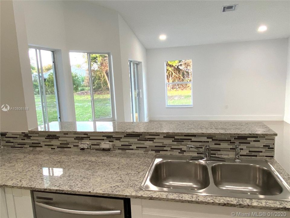 Vendido Recientemente: $410,000 (3 camas, 2 baños, 1721 Pies cuadrados)