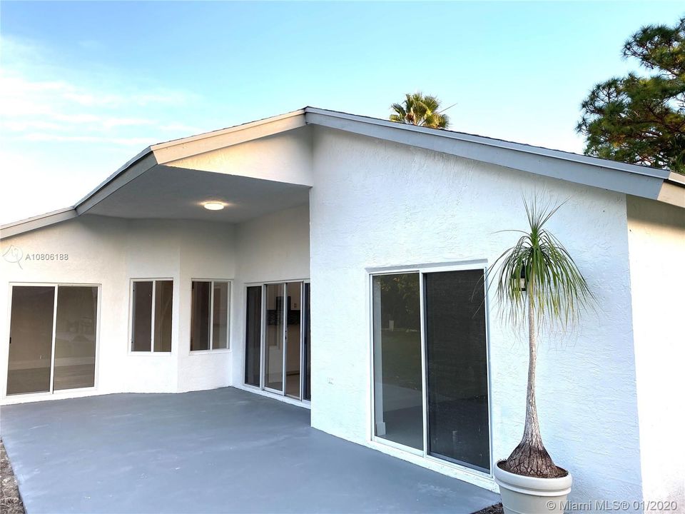 Vendido Recientemente: $410,000 (3 camas, 2 baños, 1721 Pies cuadrados)