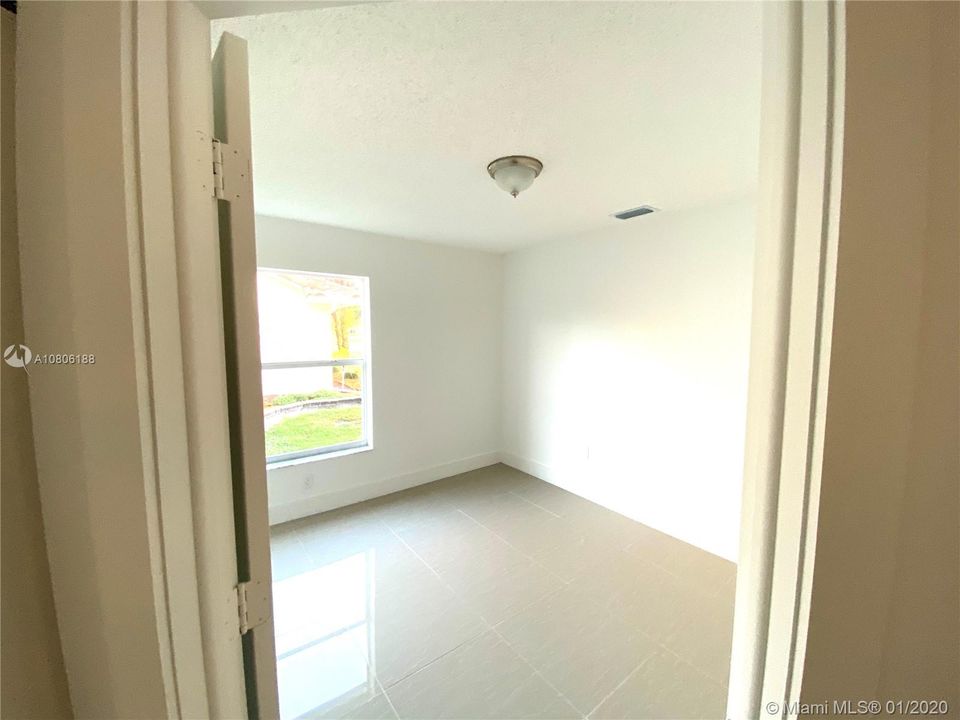 Vendido Recientemente: $410,000 (3 camas, 2 baños, 1721 Pies cuadrados)