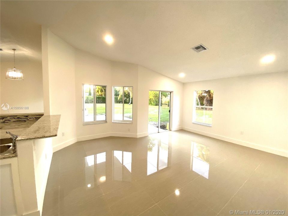 Vendido Recientemente: $410,000 (3 camas, 2 baños, 1721 Pies cuadrados)