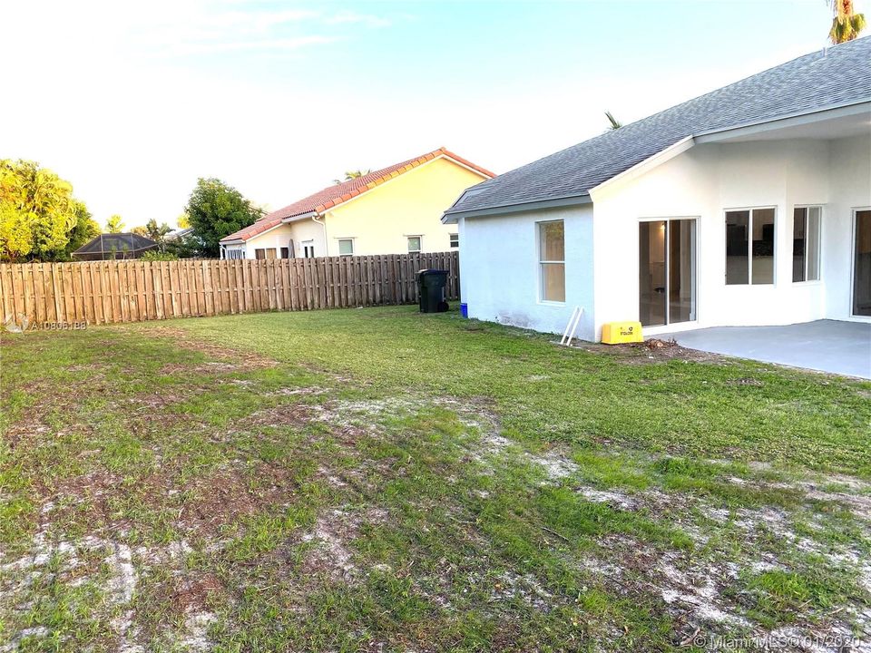 Vendido Recientemente: $410,000 (3 camas, 2 baños, 1721 Pies cuadrados)