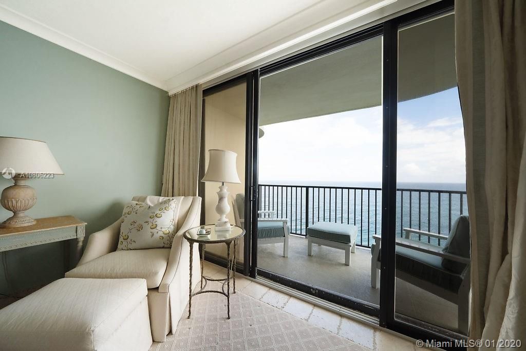 Recently Sold: $1,595,000 (3 beds, 2 baths, 2100 Square Feet)