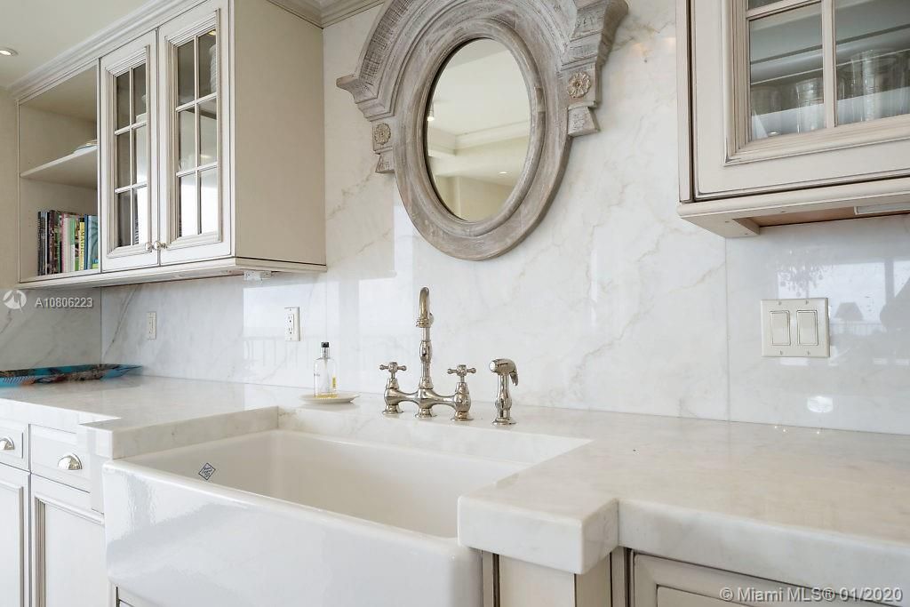 Recently Sold: $1,595,000 (3 beds, 2 baths, 2100 Square Feet)