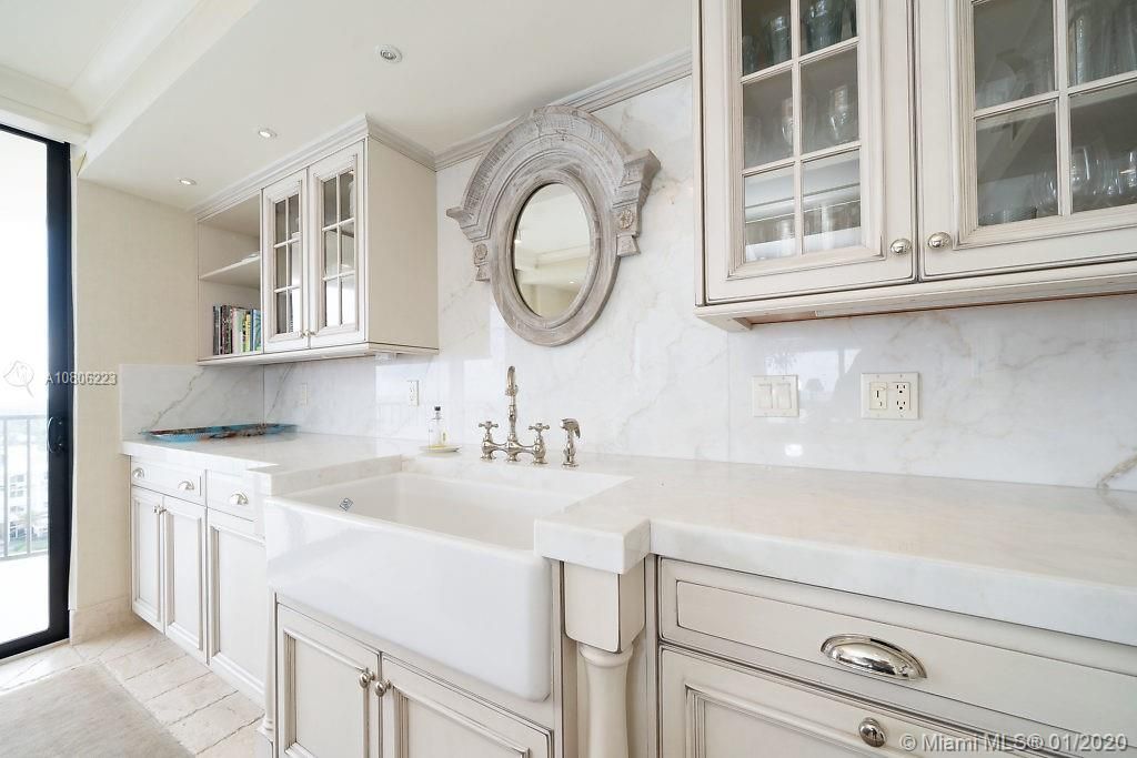 Recently Sold: $1,595,000 (3 beds, 2 baths, 2100 Square Feet)