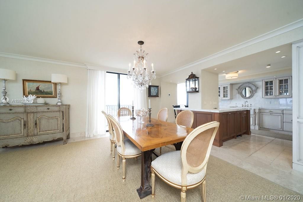 Recently Sold: $1,595,000 (3 beds, 2 baths, 2100 Square Feet)