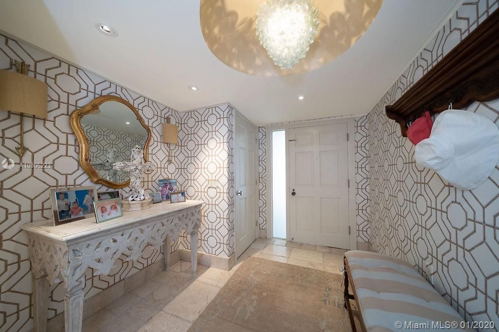 Recently Sold: $1,595,000 (3 beds, 2 baths, 2100 Square Feet)