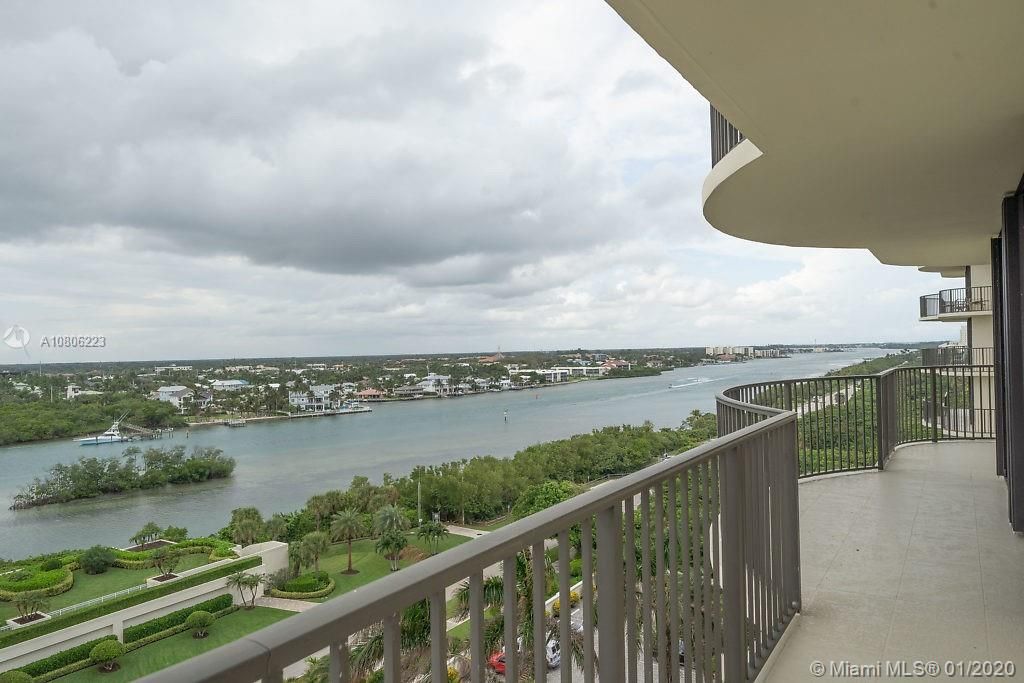 Recently Sold: $1,595,000 (3 beds, 2 baths, 2100 Square Feet)